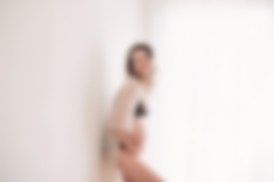 The Best Time to Schedule Your Maternity Photos
